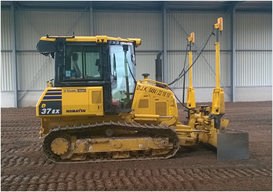 Bulldozer komatsu D37EX-23 (9 tons machine)